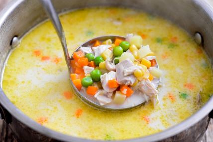 Recept za domaću pileću juhu s povrćem