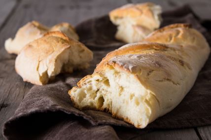 Recept za domaći baguette od 4 sastojka