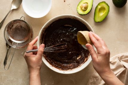 Recept za sočne brownies s avokadom bez brašna i maslaca