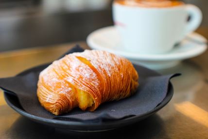 Sfogliatelle su talijansko slatko pecivo