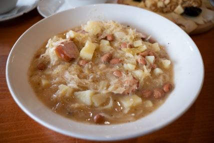 Recept za jotu - tradicionalno istarsko varivo od kiselog kupusa, graha i krumpira